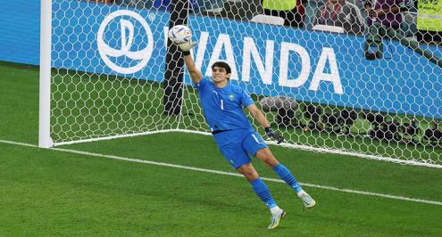 نصف القائمة.. بونو وبيلينجهام ضمن المرشحين لأول مرة في جائزة "بالون دور"